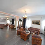 Hotell Babis *